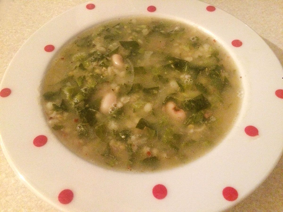 Kuru Fasulyeli Kara Lahana Çorbası tarifi görseli