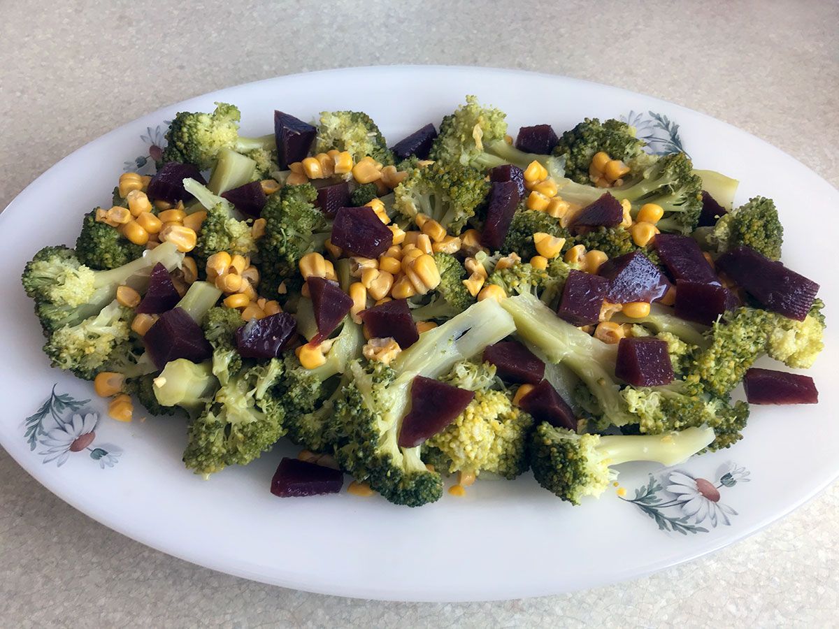 Pancar Turşulu Brokoli Salatası tarifi görseli
