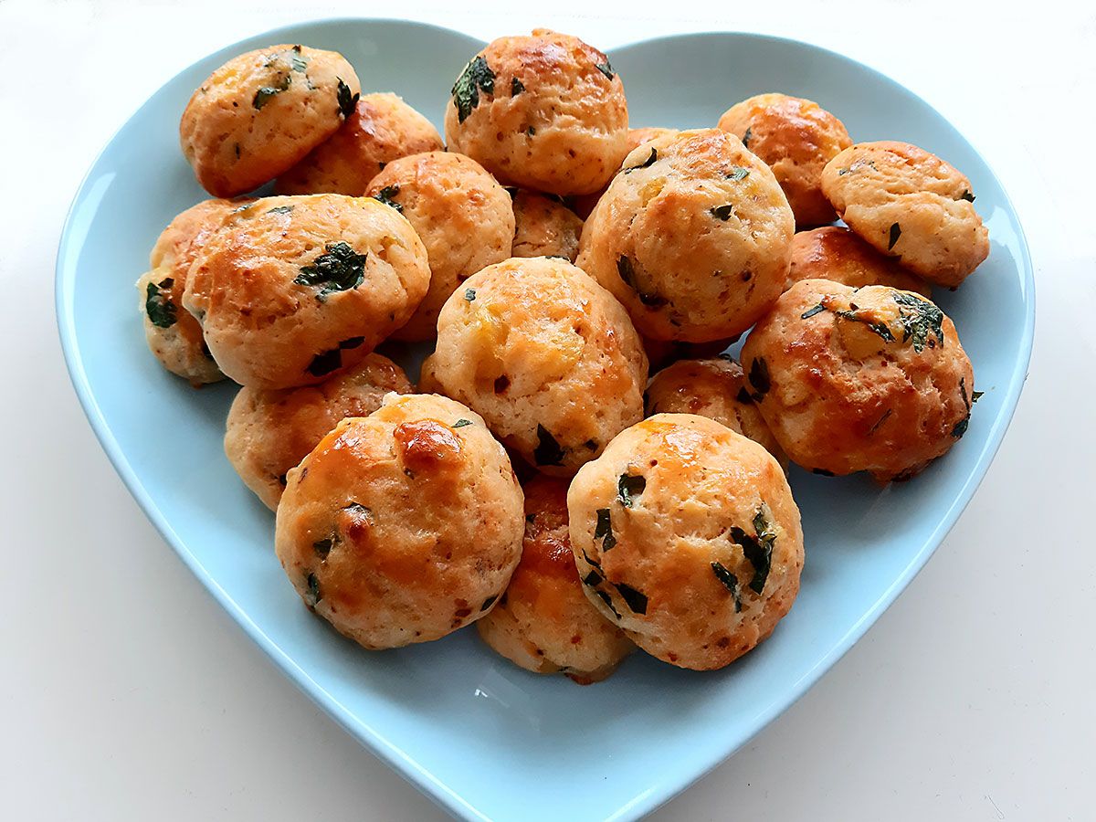 Patatesli Maydanozlu Poğaça tarifi görseli