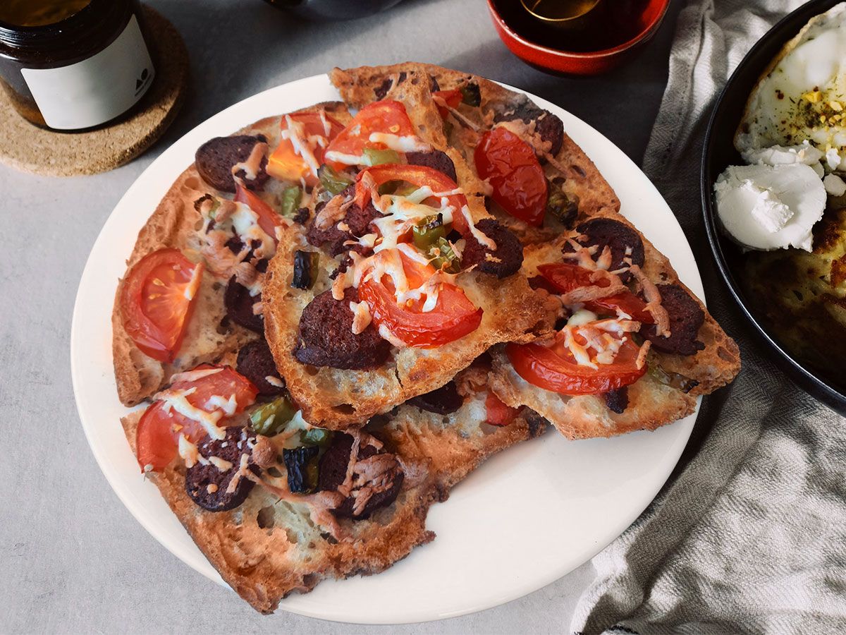 Pideden Sucuklu Bruşetta tarifi görseli