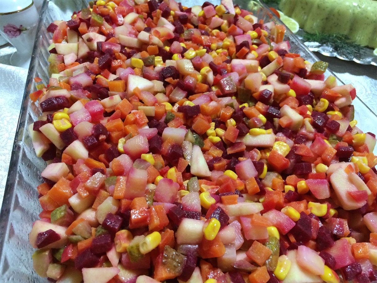 Renkli Salata tarifi görseli