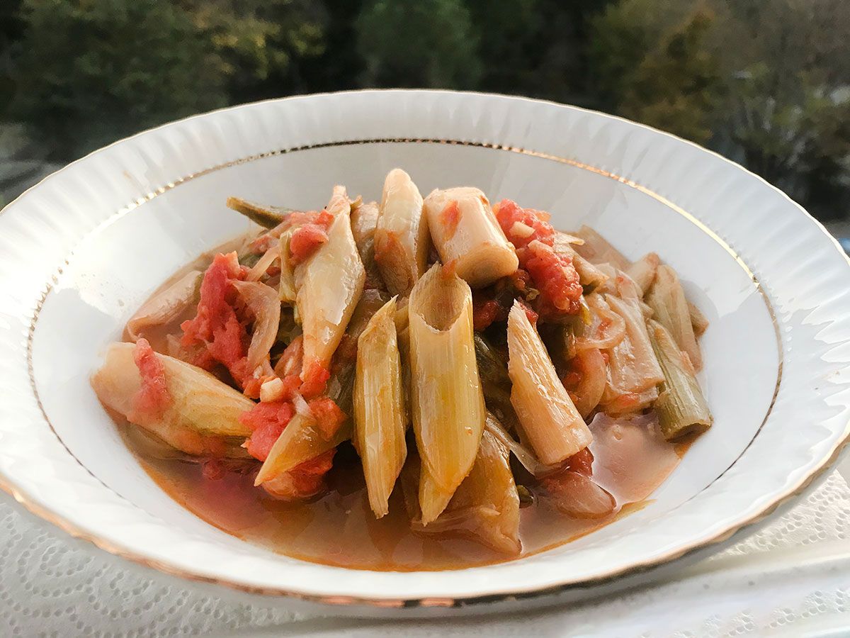 Zeytinyağlı Domatesli Pırasa tarifi görseli