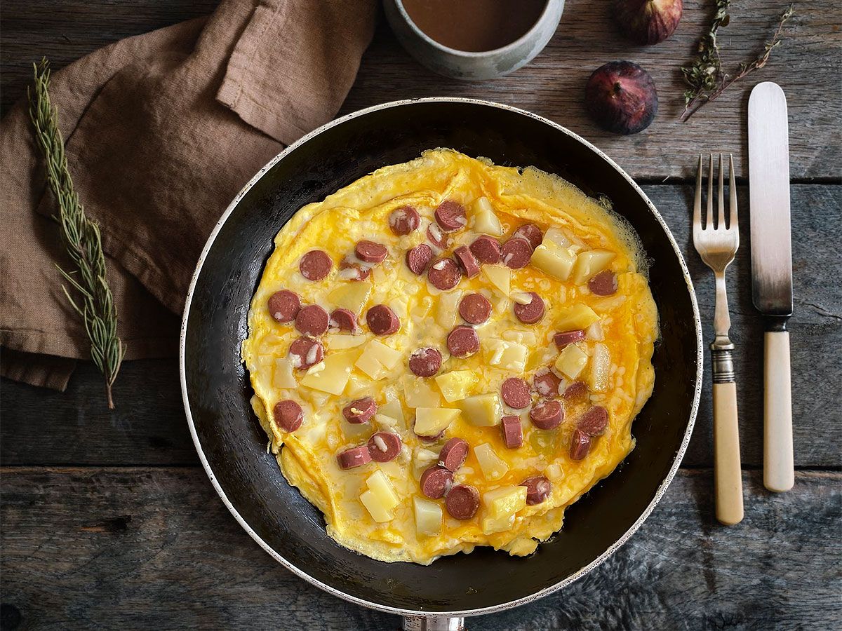 Sosisli ve Patatesli Omlet tarifi görseli