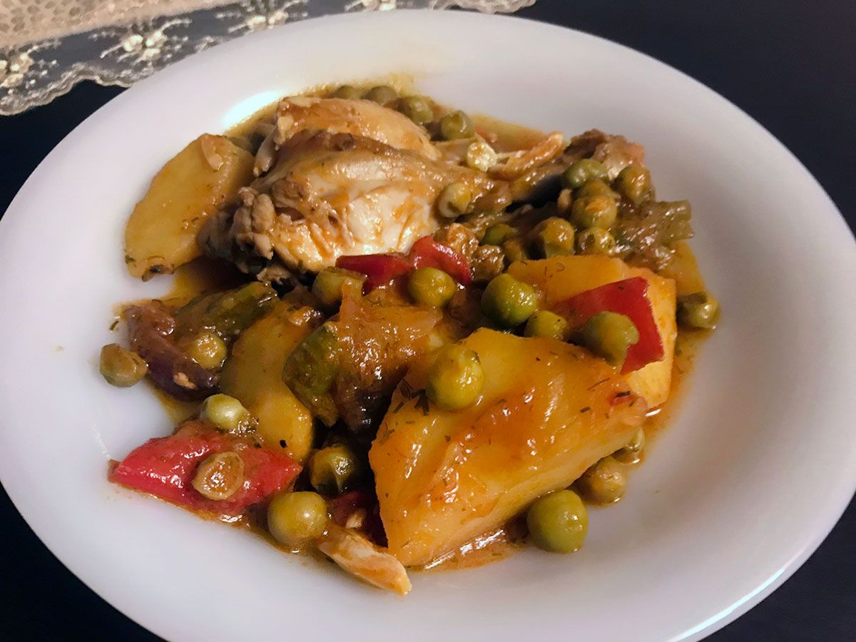 Tavuklu Bezelye Yemeği tarifi görseli