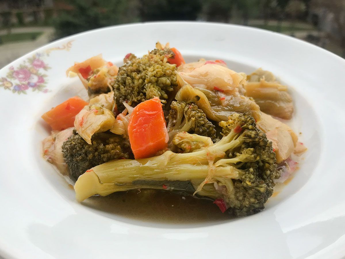 Zeytinyağlı Brokolili Pırasa tarifi görseli