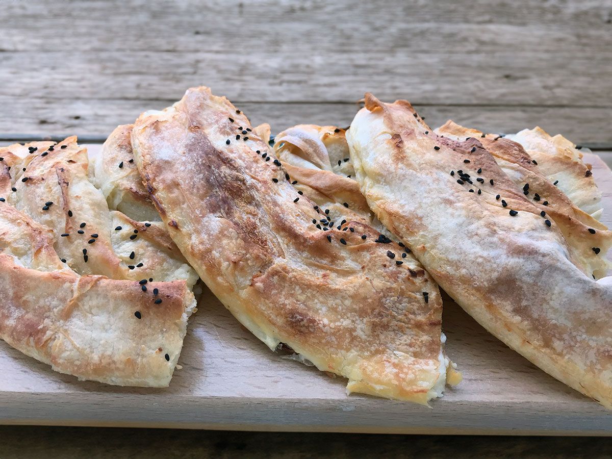 Pazılı Peynirli Kol Böreği tarifi görseli