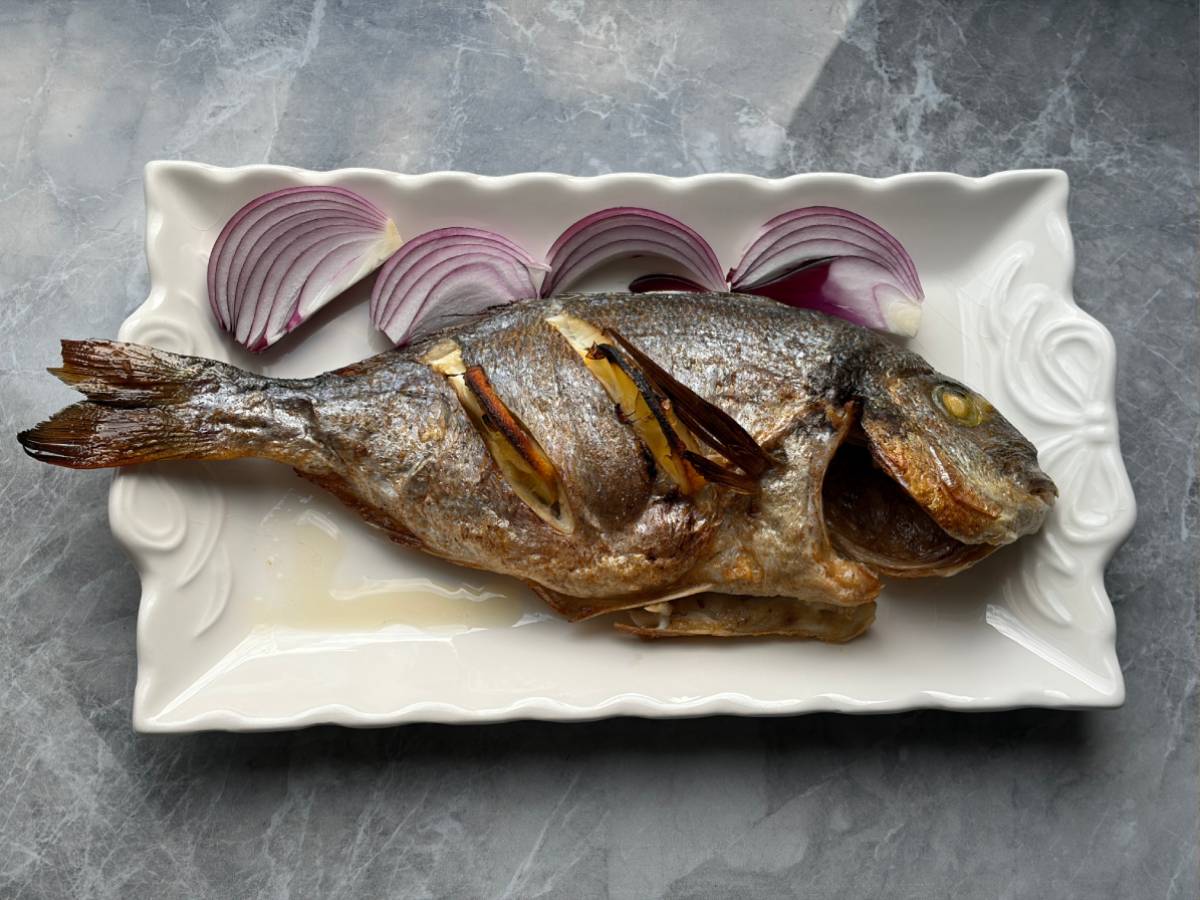 Fırında Limonlu Çupra Tarifi - Toz Kırmızı Biberli Nefis Lezzet tarifi görseli