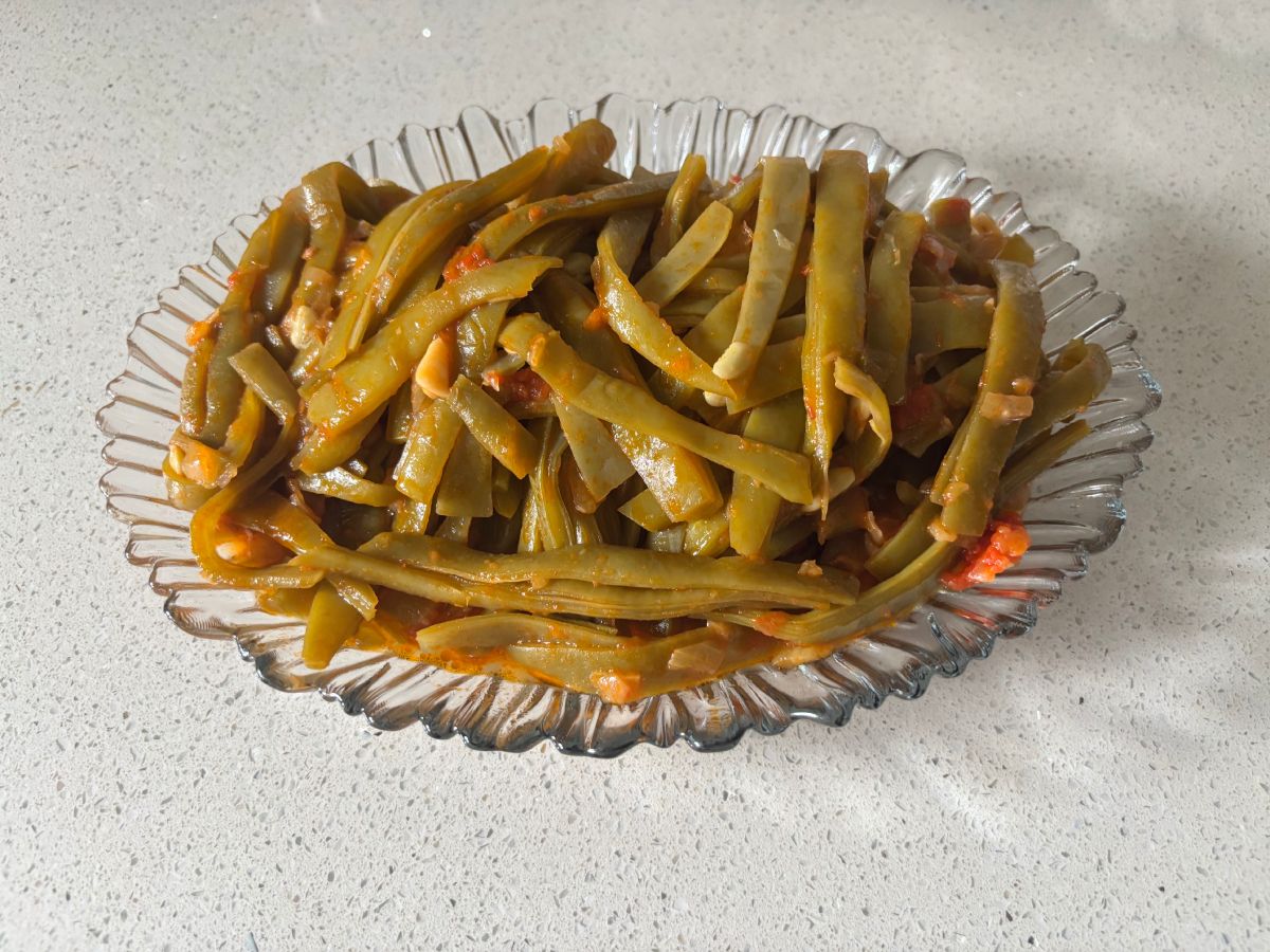 Zeytinyağlı Sarımsaklı Çalı Fasulyesi Tarifi - Lokum Gibi tarifi görseli