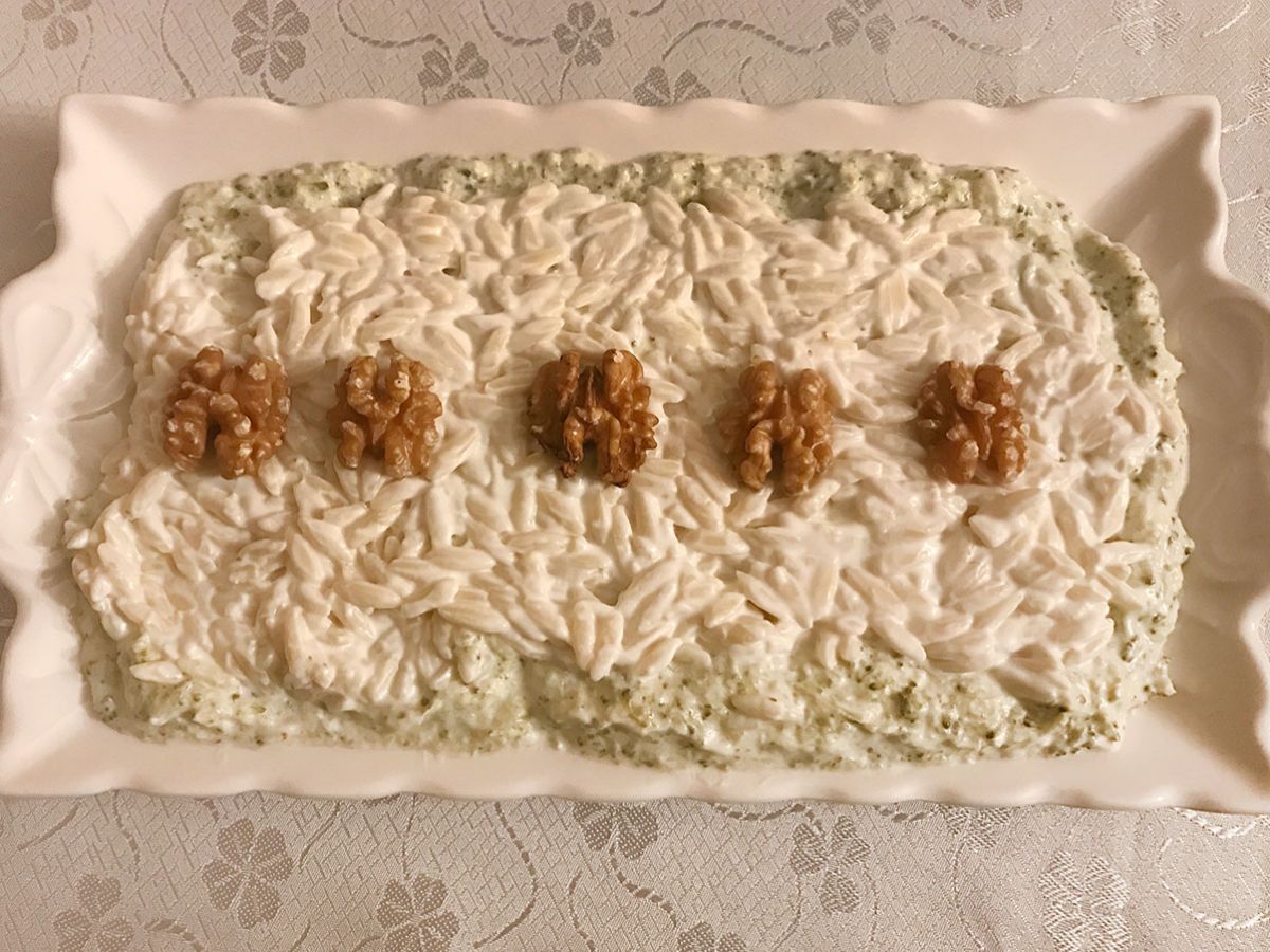 Arpa Şehriyeli Brokoli Salatası tarifi görseli