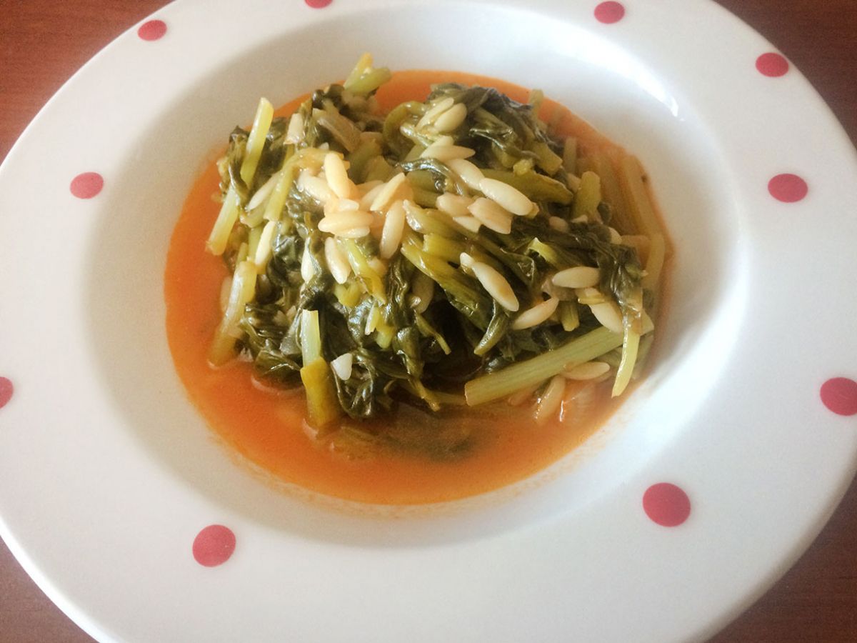 Arpa Şehriyeli Semizotu Yemeği tarifi görseli