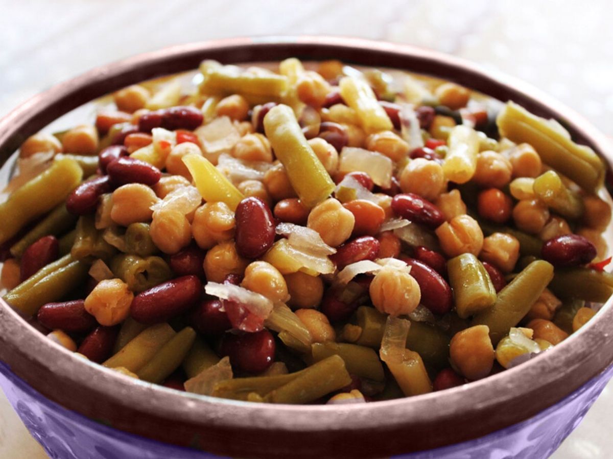 Bakliyatlı Ayşekadın Salatası tarifi görseli