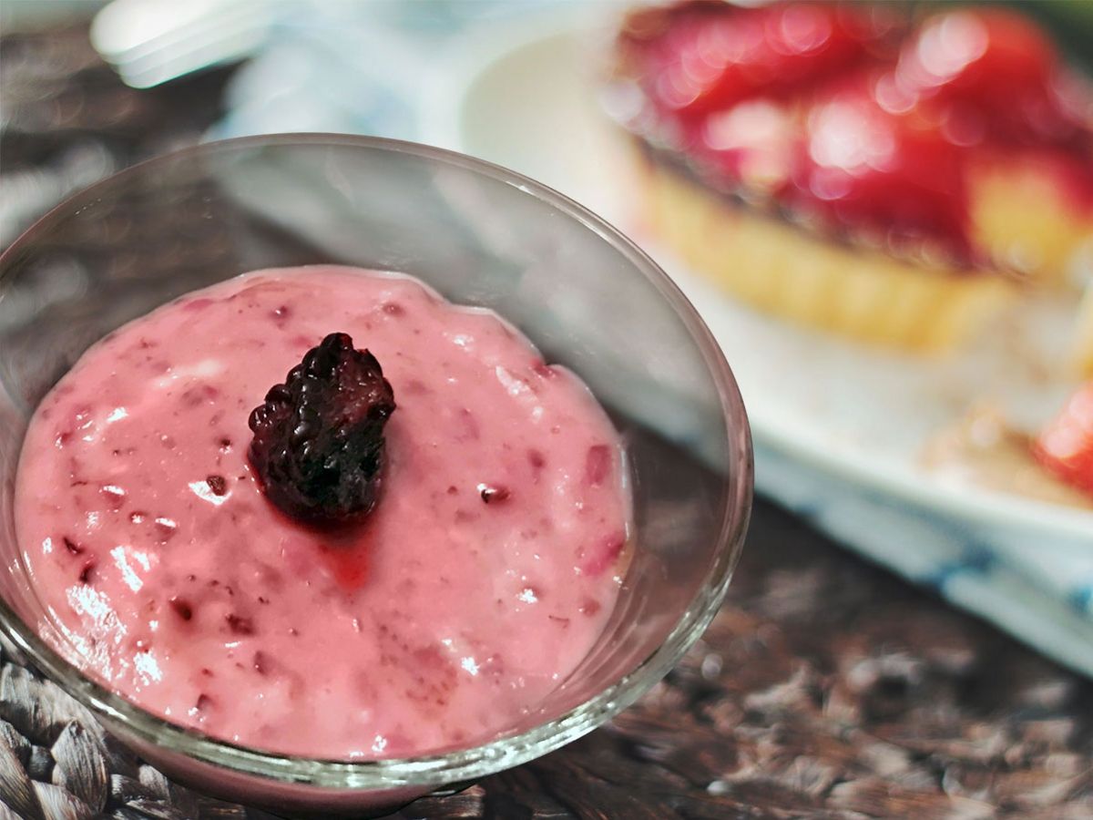 Böğürtlenli Muhallebi tarifi görseli