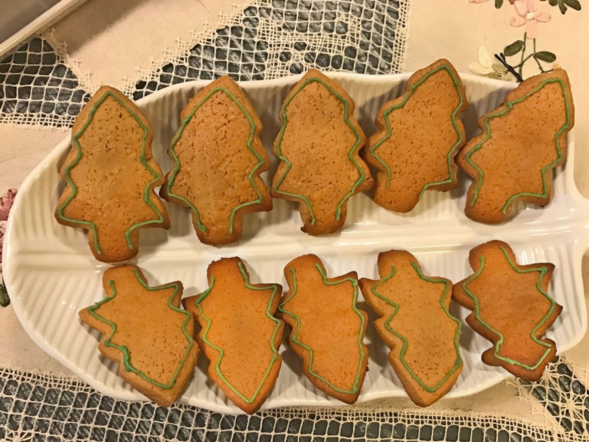 Christmas Tree Cookies (Çam Ağacı Kurabiyesi) recipe photo