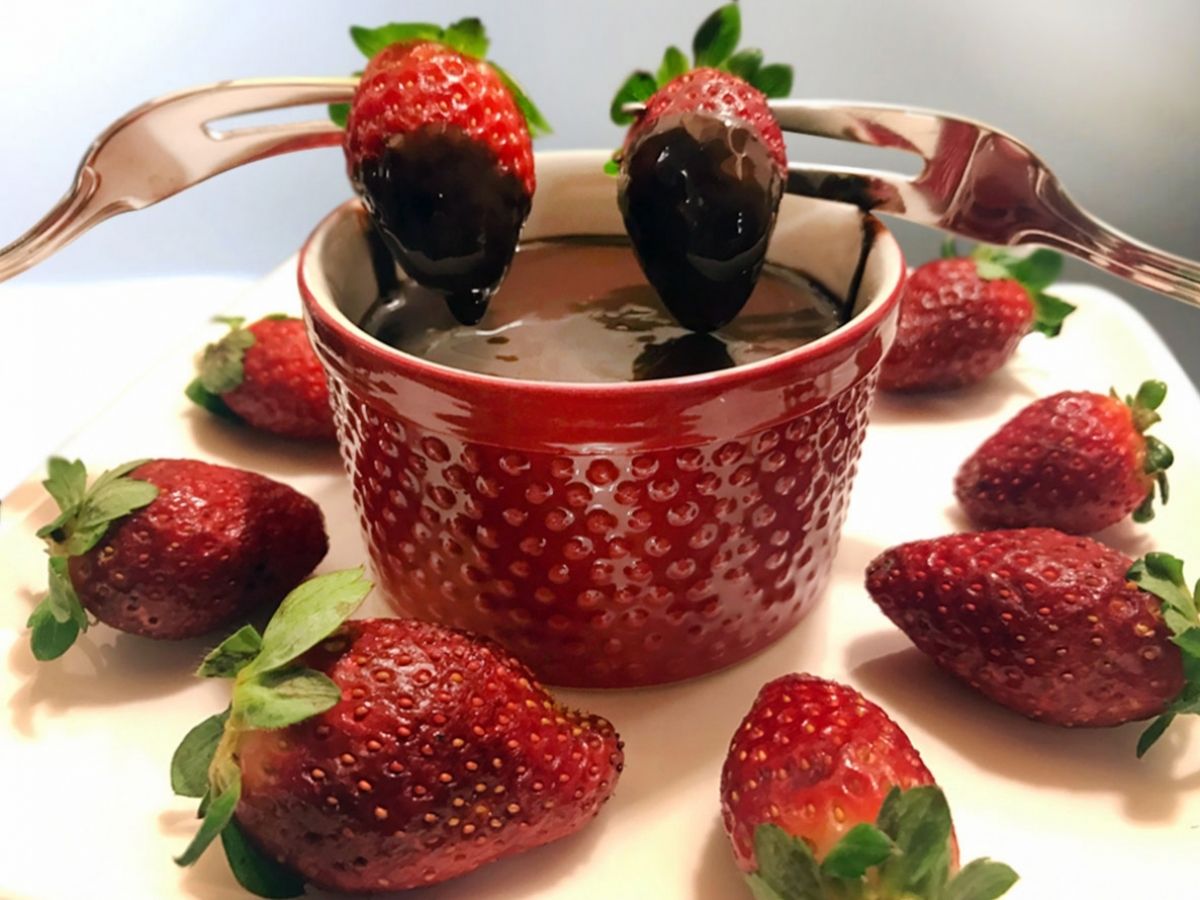 Çilekli Fondü tarifi görseli