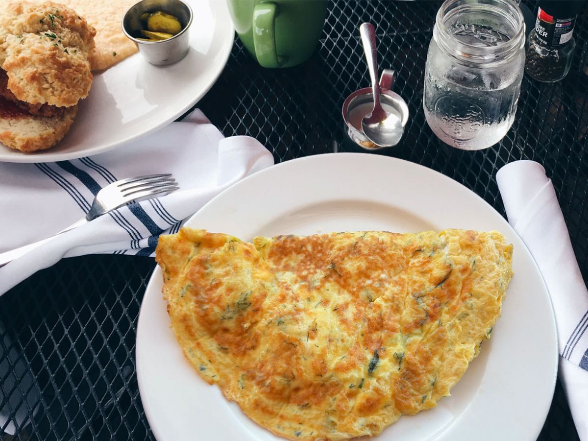 Dereotlu Peynirli Omlet tarifi görseli