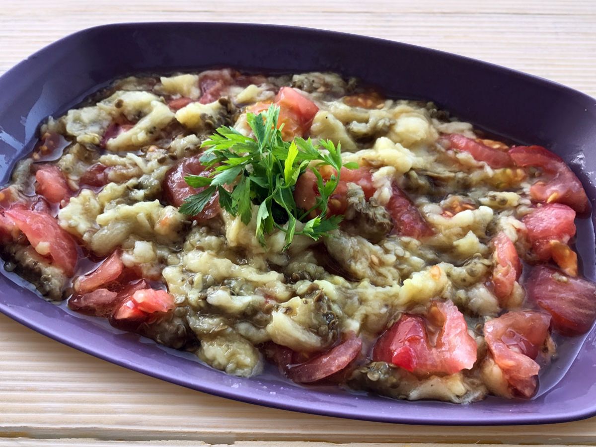 Domatesli Patlıcan Salatası tarifi görseli