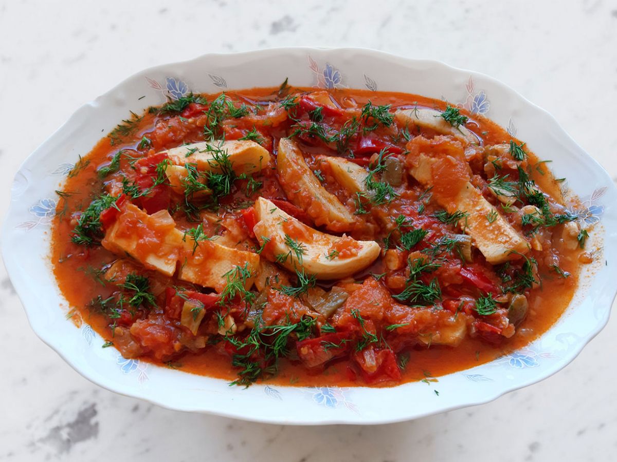 Domatesli Sarımsaklı Enginar tarifi görseli