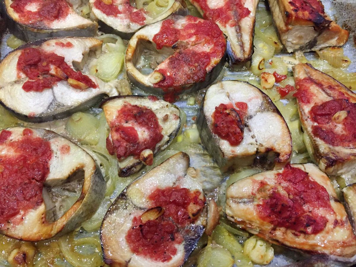 Fırında Domatesli Torik tarifi görseli