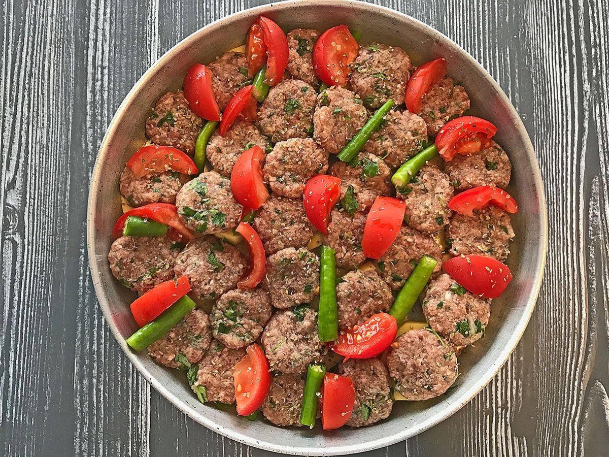 Baked Köfte (Turkish Meatballs) with Potatoes recipe photo