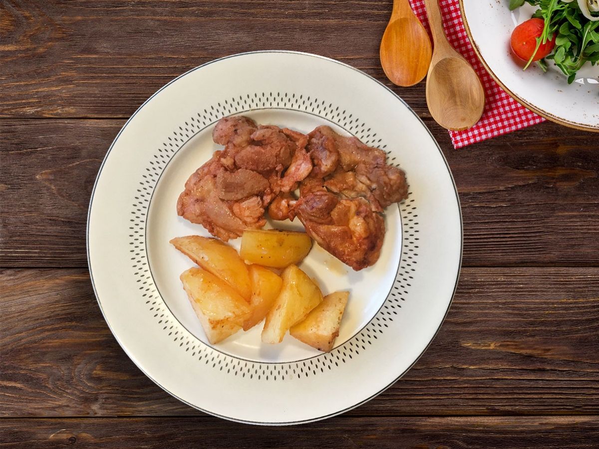 Fırında Salçalı Tavuk tarifi görseli