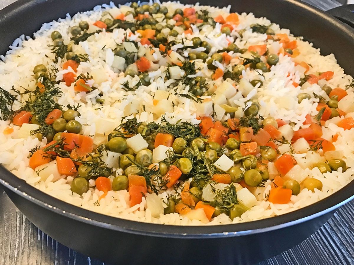 Pilaf with Mixed Vegetables (Garnitürlü Pilav) recipe photo