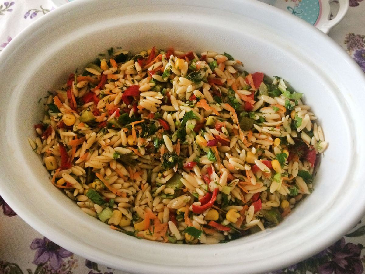 Havuçlu Arpa Şehriye Salatası  tarifi görseli