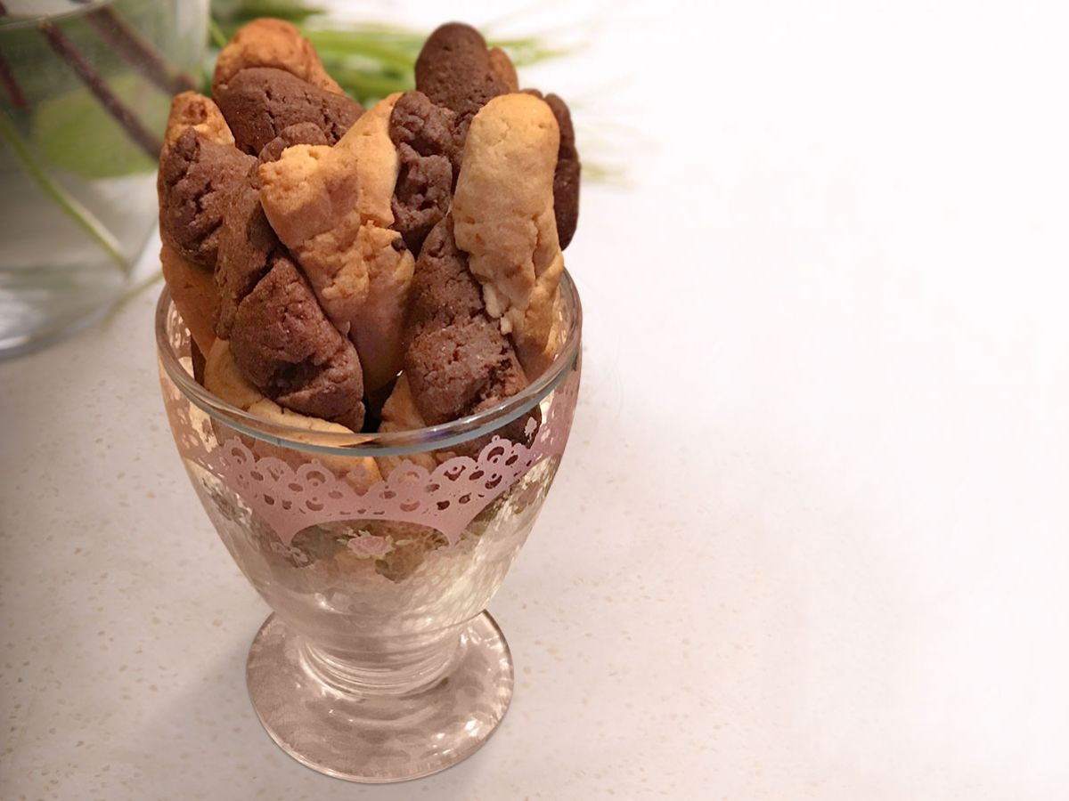 Two-Tone Cookies (İki Renkli Kurabiye) recipe photo