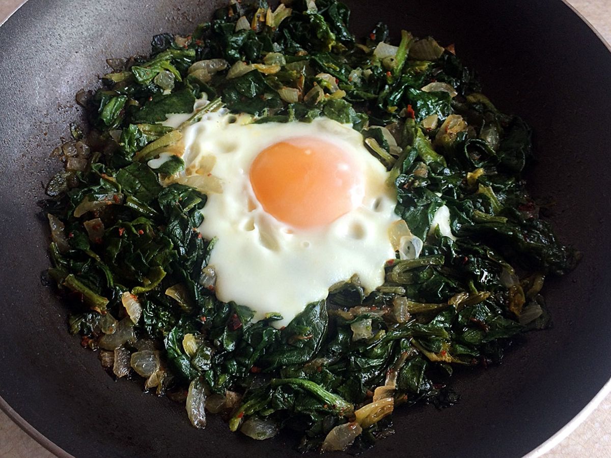 Spinach and Eggs (Ispanaklı Yumurta) recipe photo