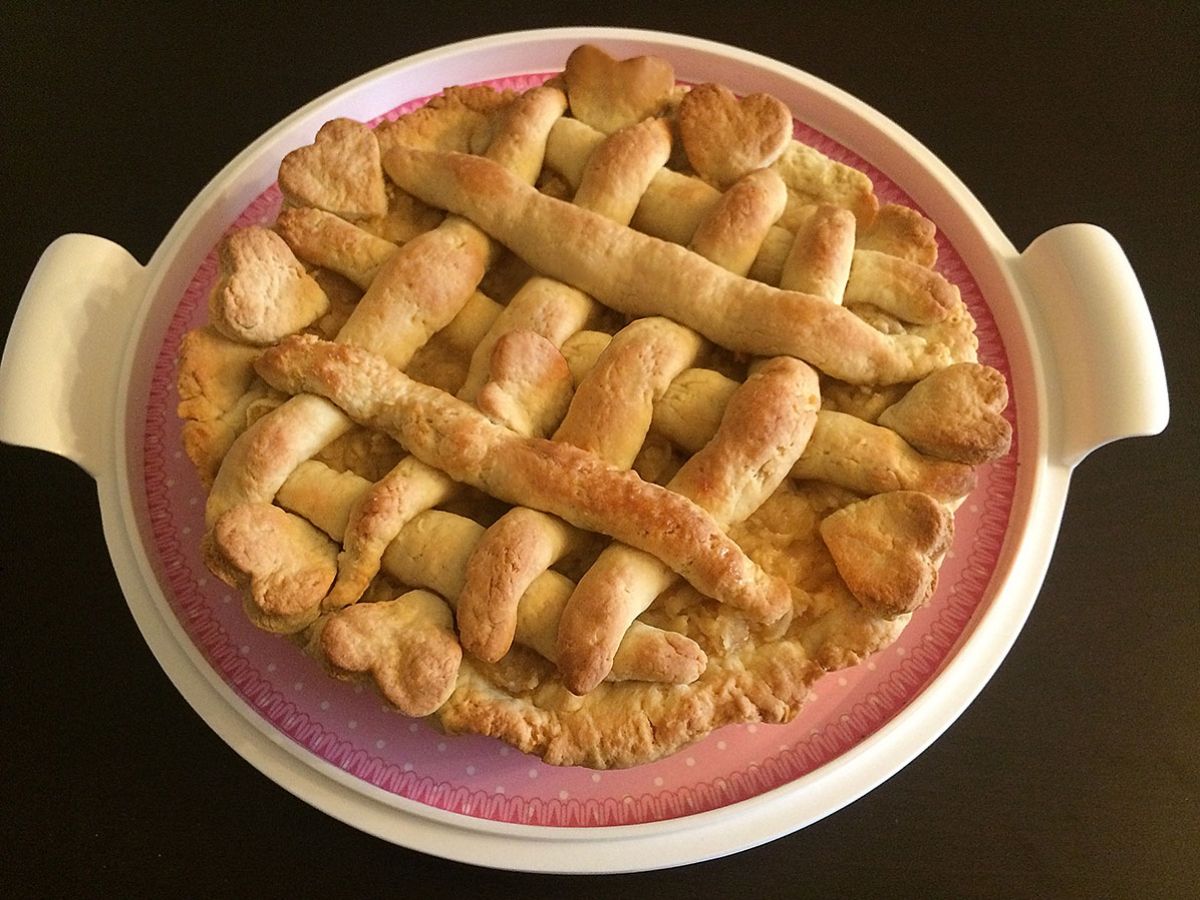 Heart-Shaped Apple Tart (Kalpli Elmalı Turta) recipe photo