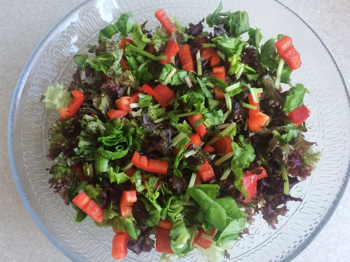 Kapya Biberli Kuzu Kulağı Salatası tarifi görseli