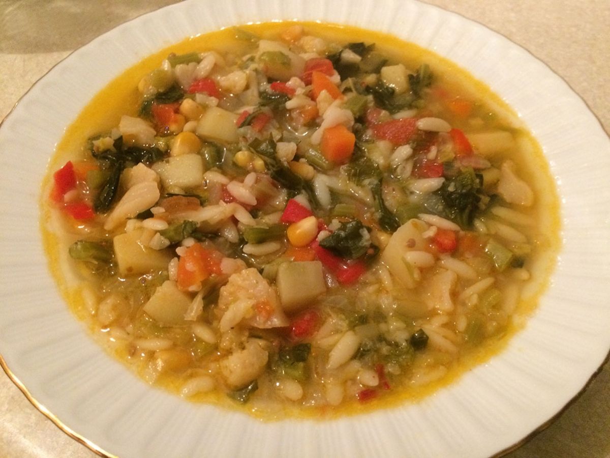 Kara Lahanalı Sebze Çorbası tarifi görseli