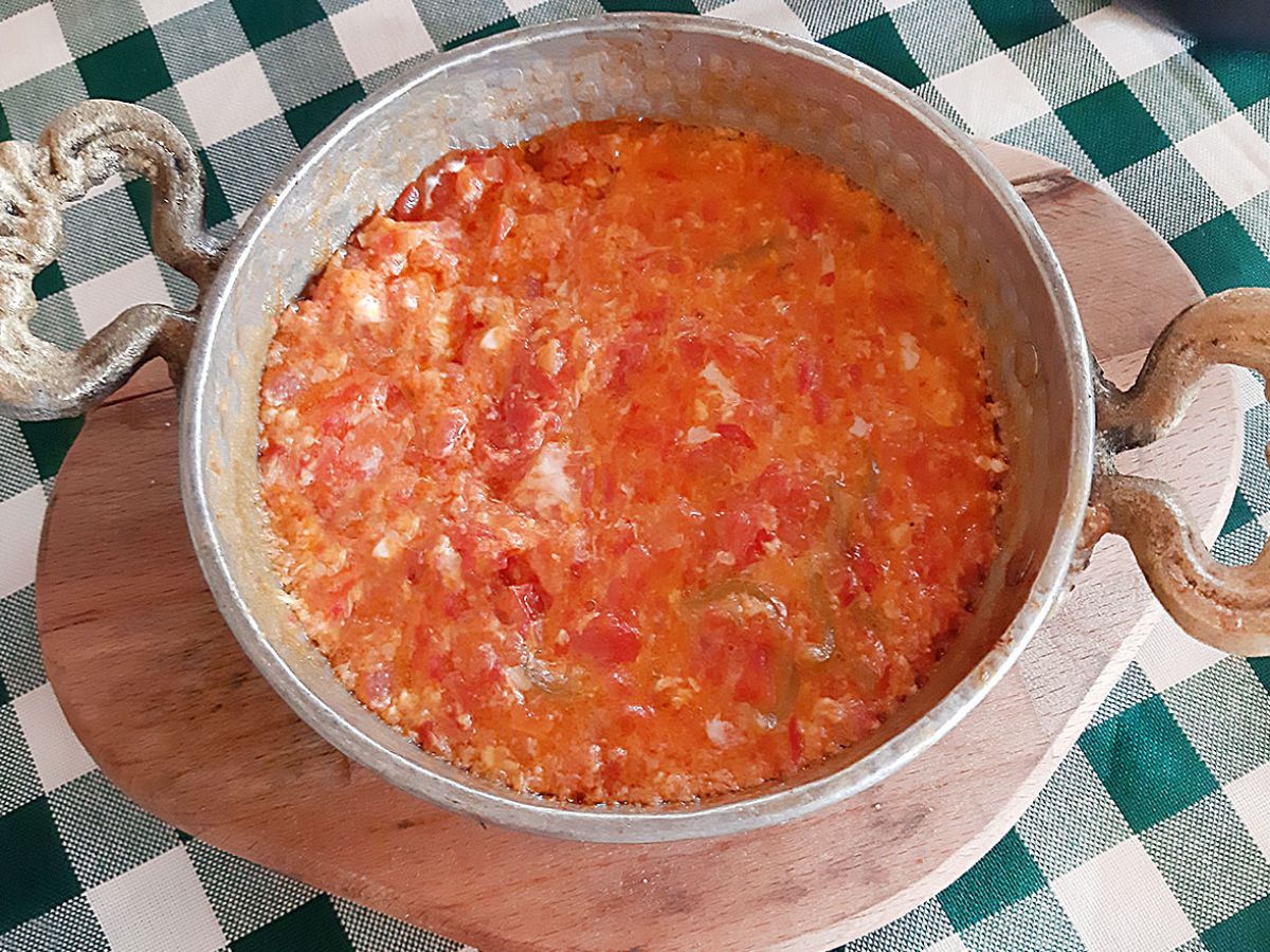 Kaşarlı Menemen tarifi görseli
