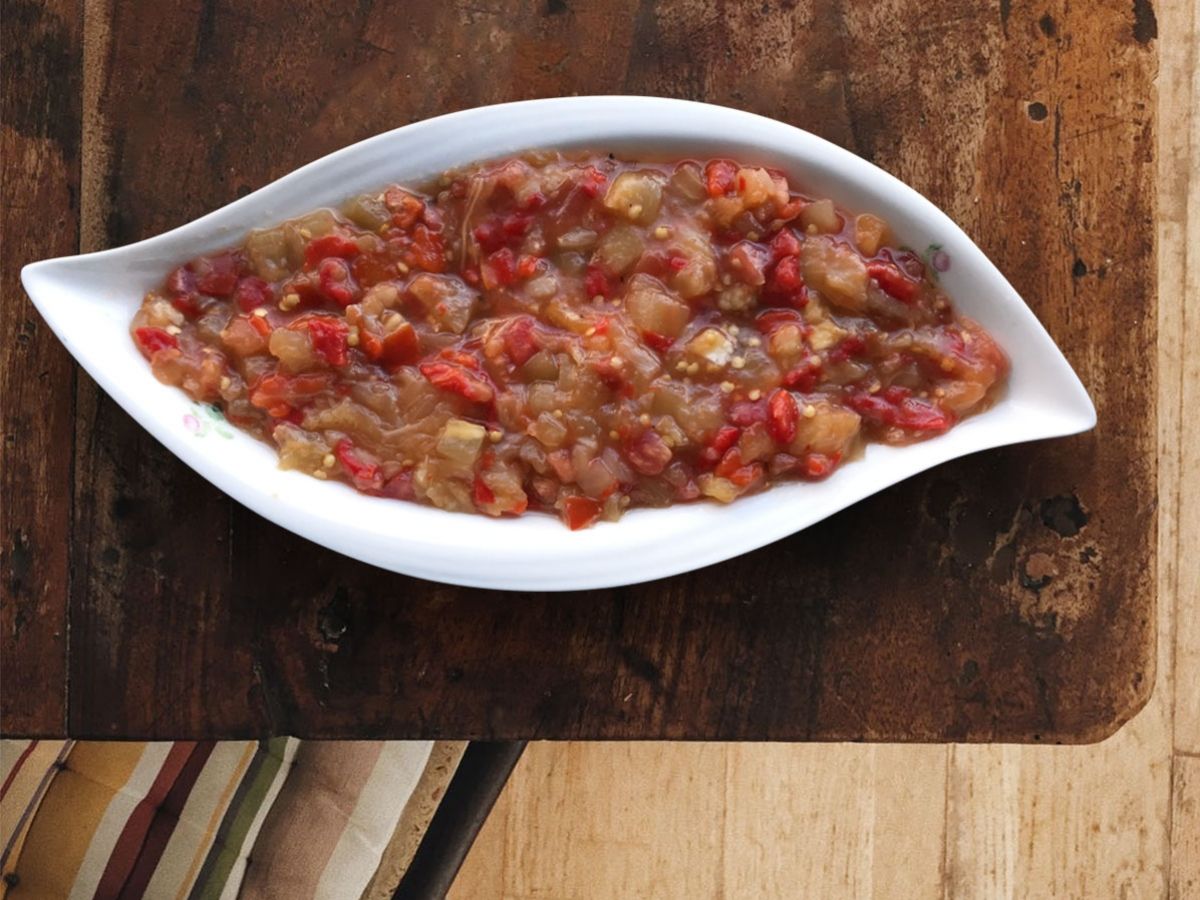 Kırmızı Biberli Patlıcan Salatası tarifi görseli