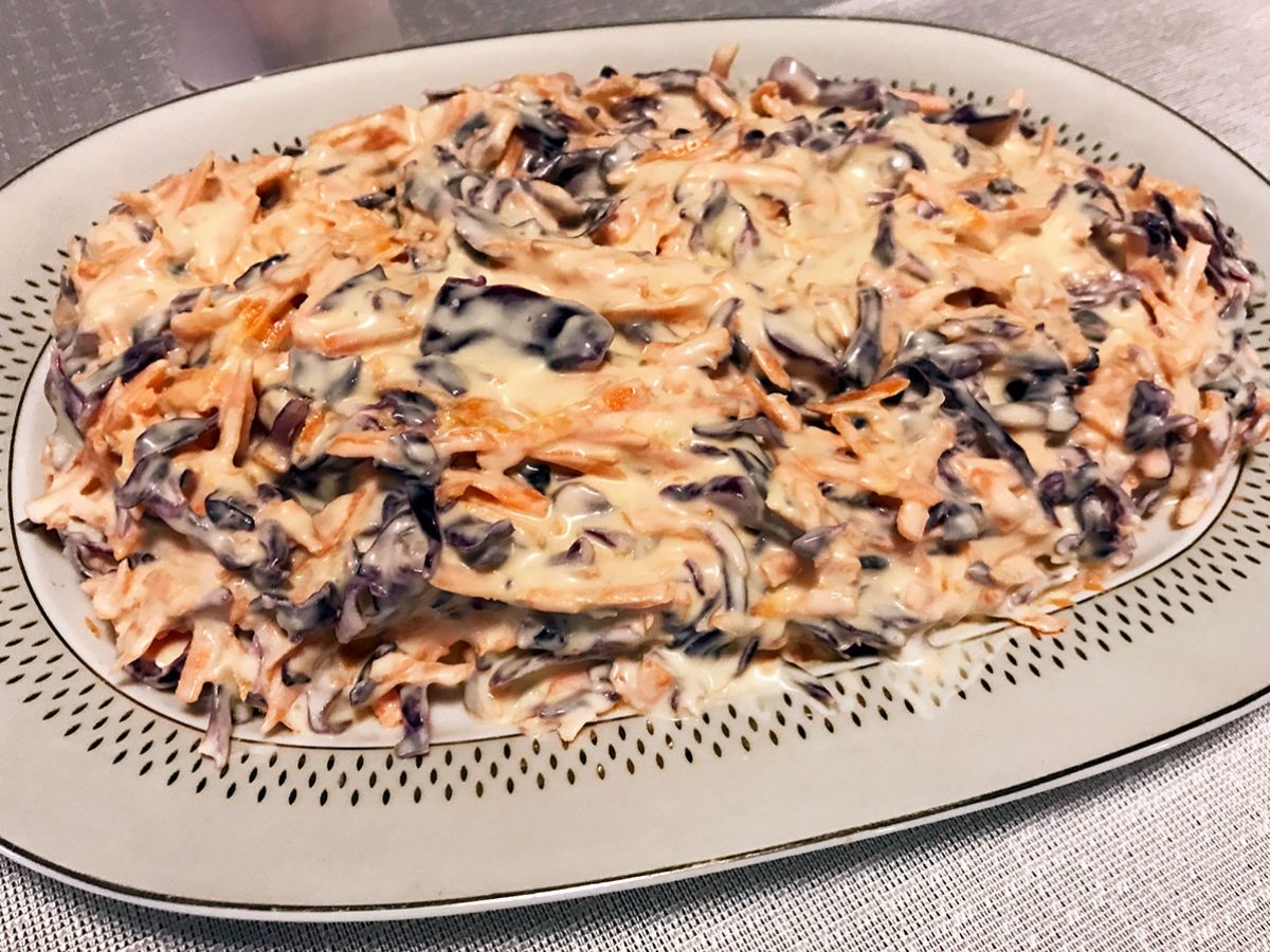 Kırmızı Lahanalı ve Mayonezli Havuç Salatası tarifi görseli