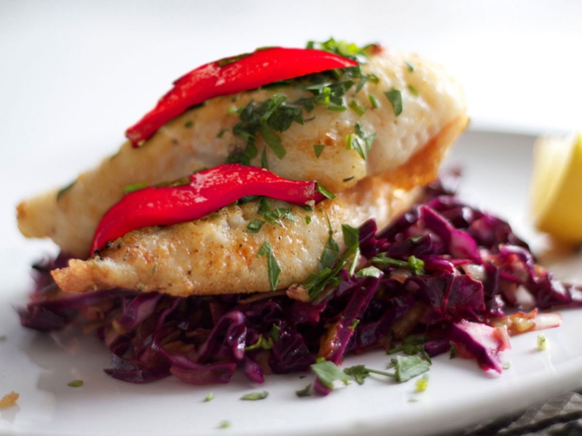 Sea Bass in Parchment with Roasted Red Peppers (Közlenmiş Kırmızı Biberli Kağıtta Levrek) recipe photo