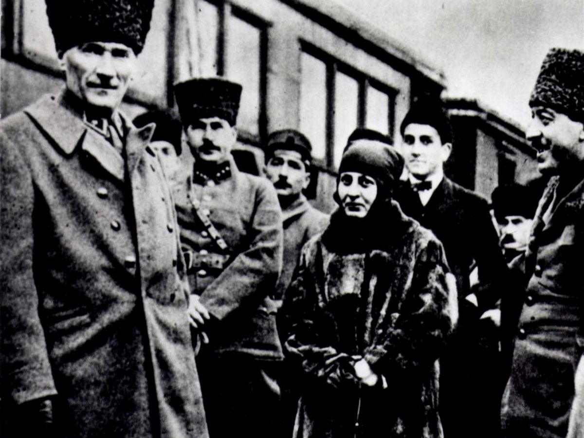 Women Heroes of the Turkish War of Independence image