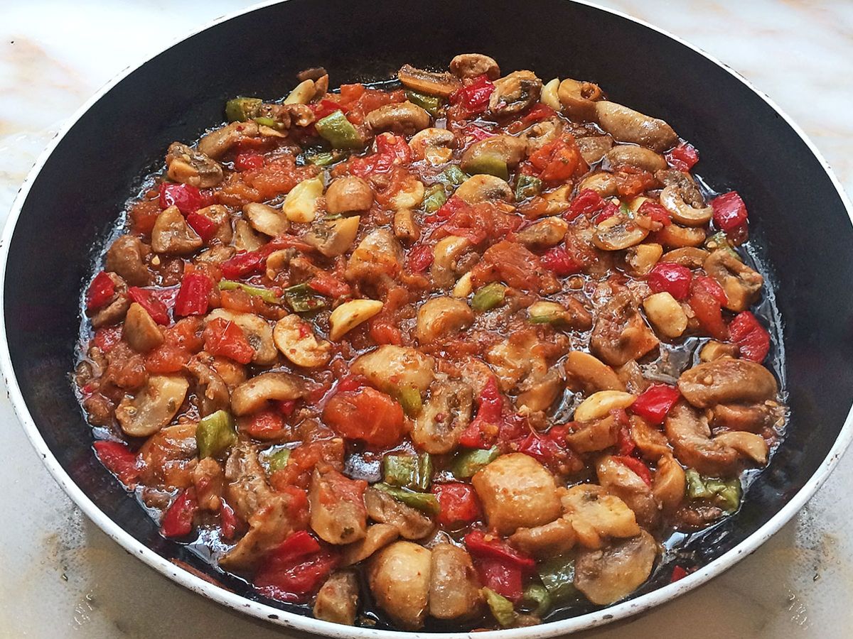 Sautéed Mushrooms (Mantar Sote) recipe photo