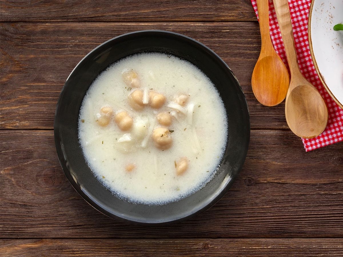 Nohutlu Erişte Çorbası tarifi görseli