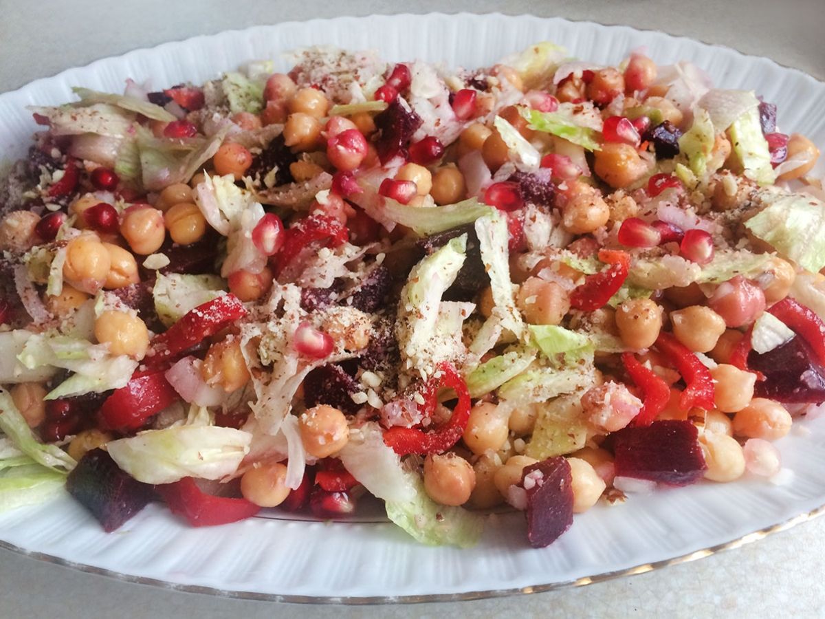 Nohutlu Kış Salatası tarifi görseli