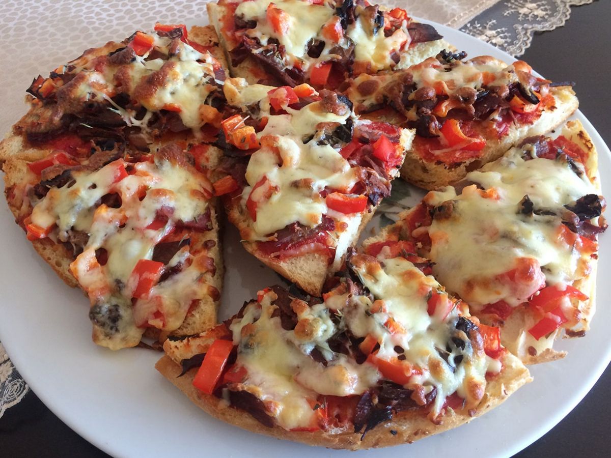 Pastırmalı Pizza tarifi görseli