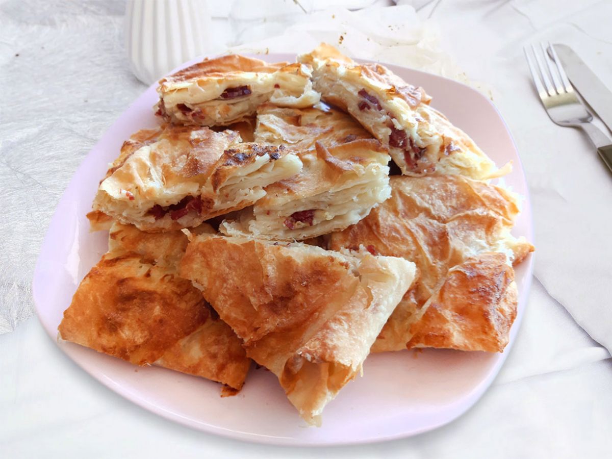 Pastırmalı Tepsi Böreği tarifi görseli