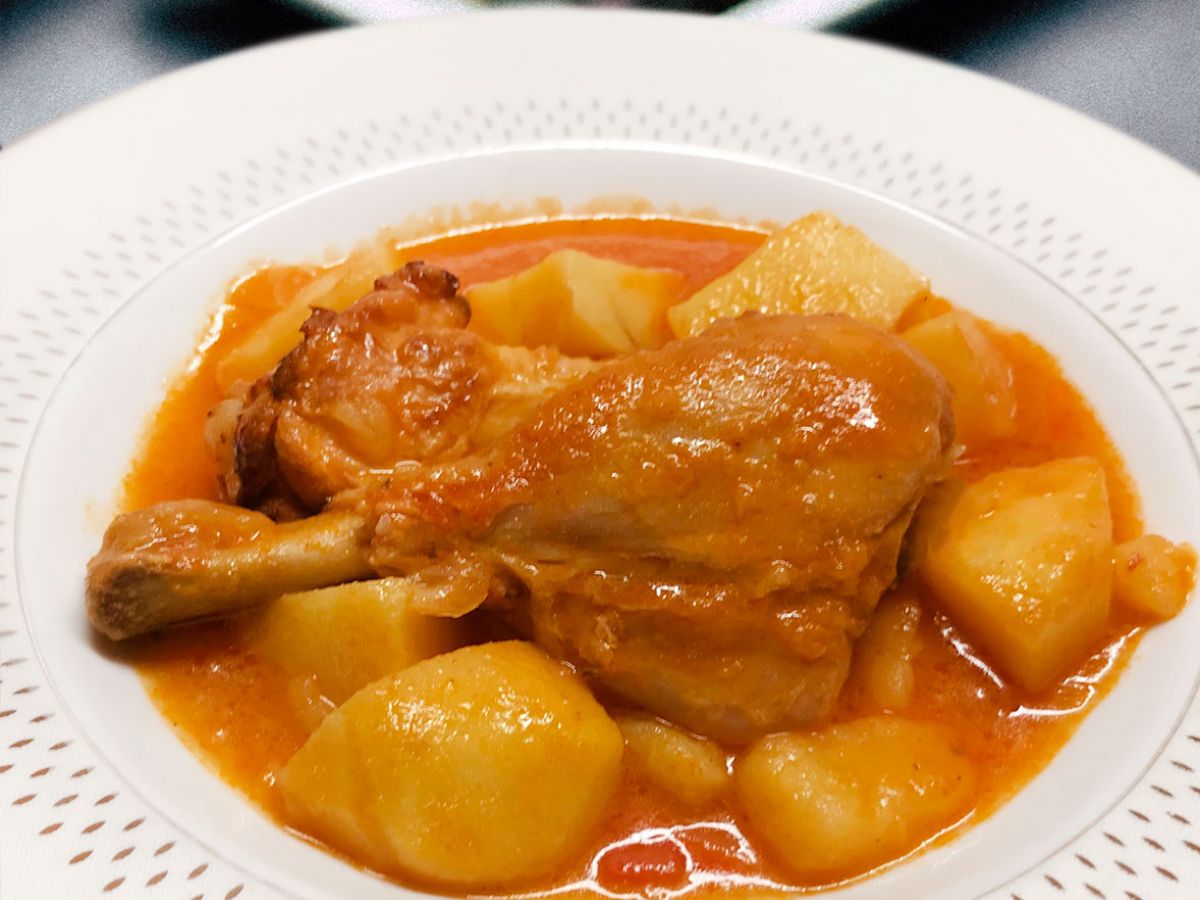 Patatesli Tavuk Yemeği tarifi görseli