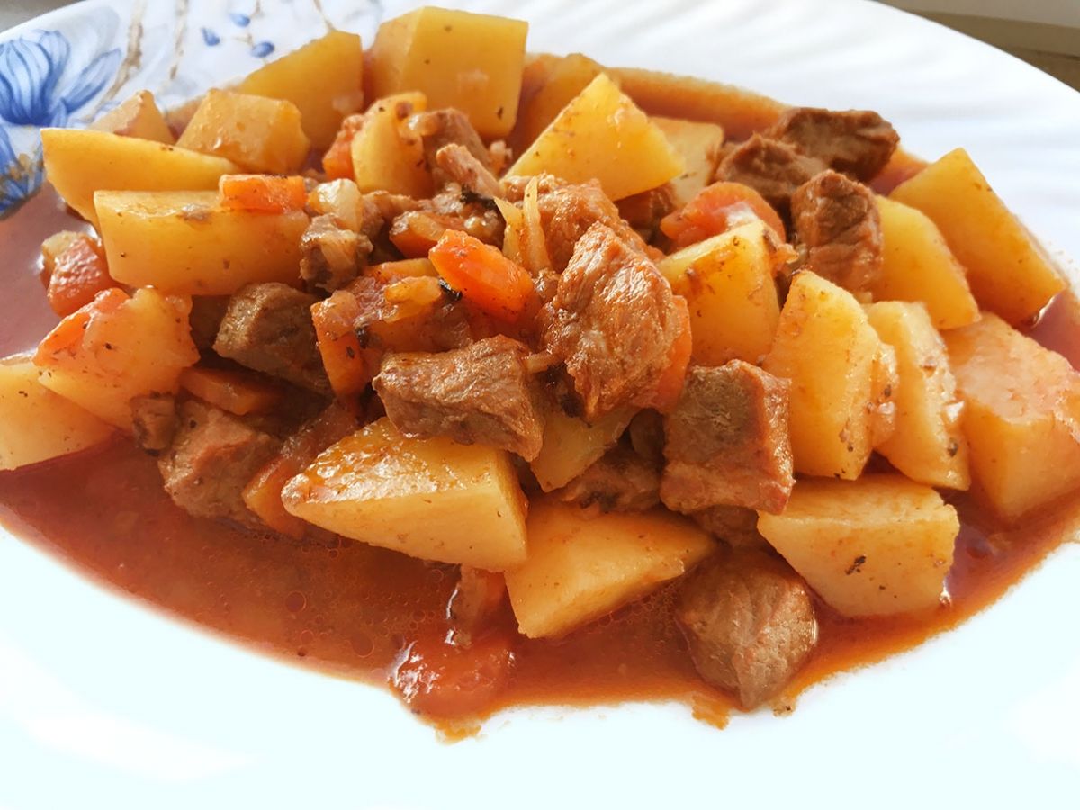 Patatesli Yahni tarifi görseli