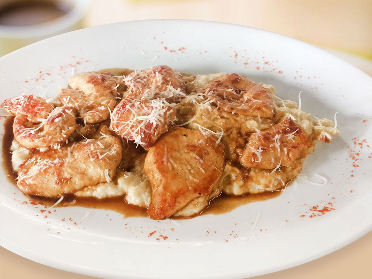 Patlıcan Yatağında Tavuk tarifi görseli