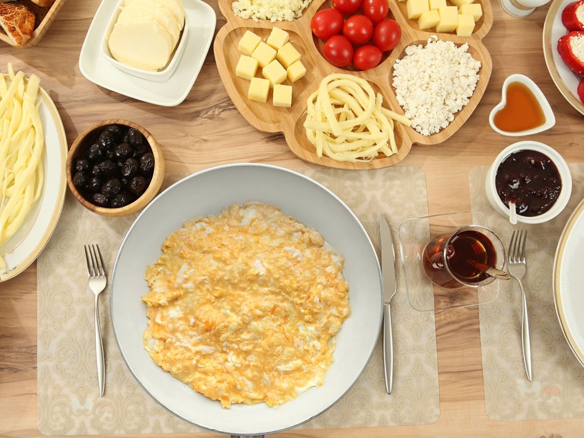 Eggs with White Cheese (Peynirli Yumurta) recipe photo