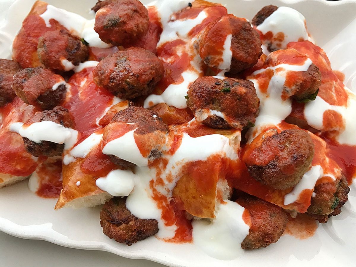 Pideli Köfte (Turkish Meatballs on Pide Bread) recipe photo