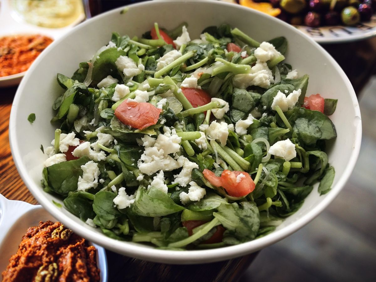 Purslane Salad (Semizotu Salatası) - Crispy & Crunchy Quick Recipe recipe photo