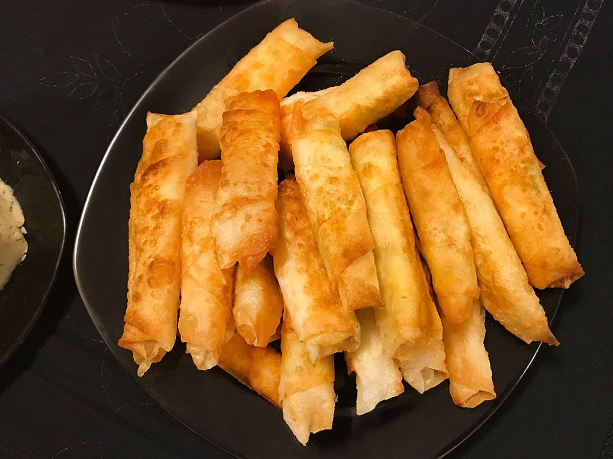 Sigara Böreği (Cigar-Shaped Fried Pastry Rolls) recipe photo