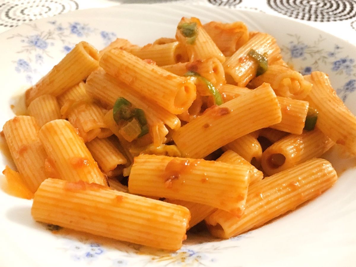 Soğanlı Biberli Makarna tarifi görseli