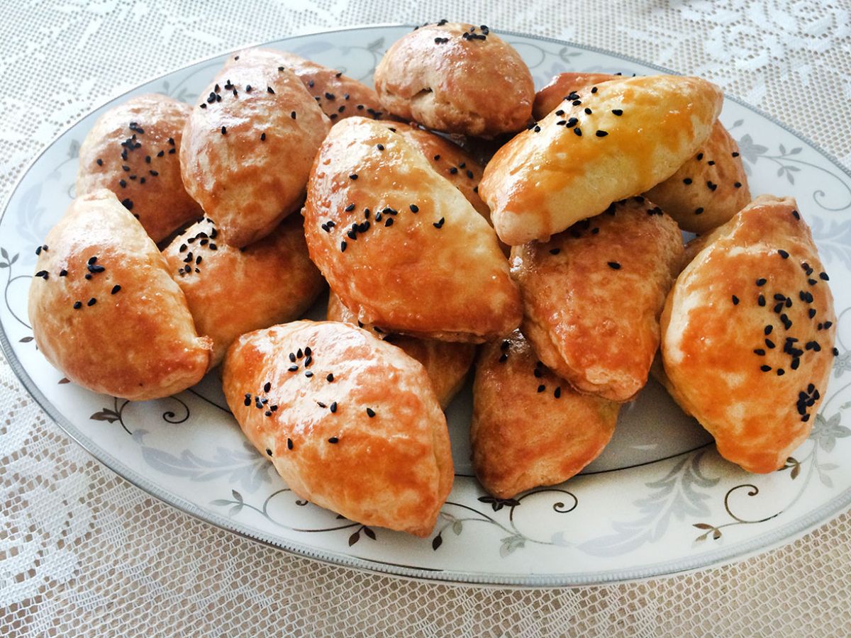 Soğanlı Patatesli Poğaça tarifi görseli